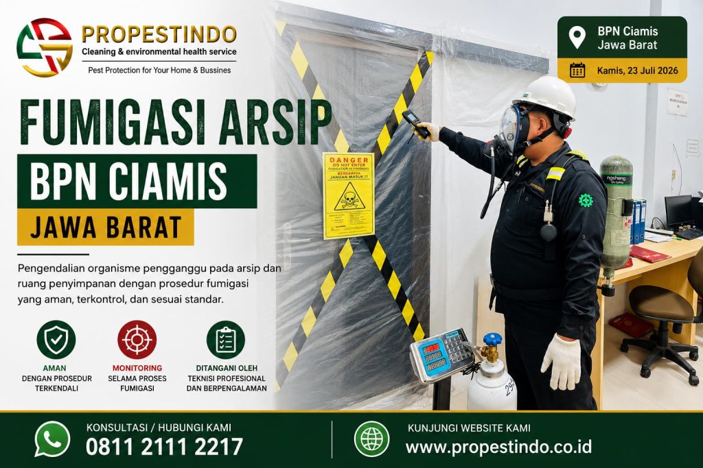 Teknisi melakukan monitoring kegiatan fumigasi arsip BPN Ciamis Jawa Barat